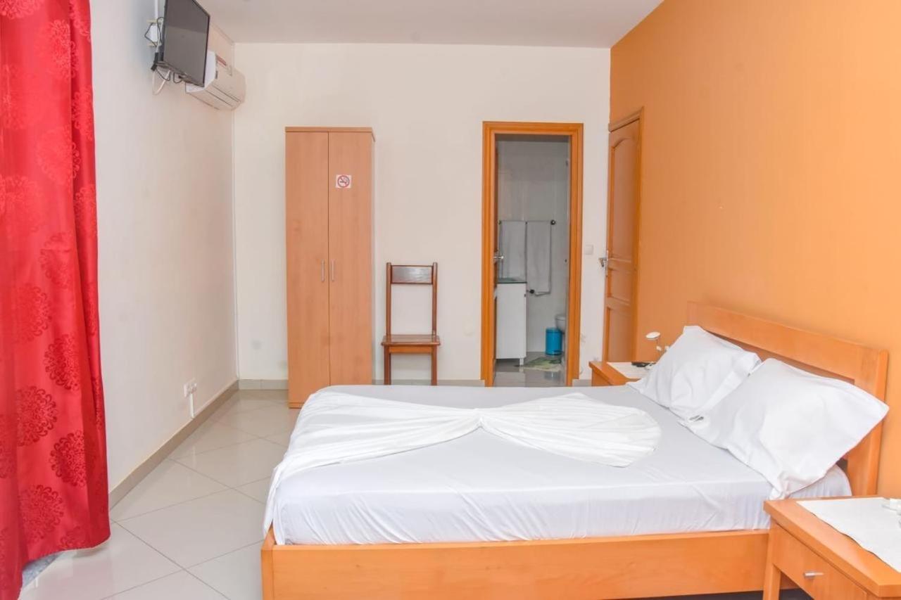 Paris Hotel Praia Luaran gambar